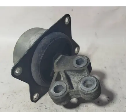 Engine mount bracket