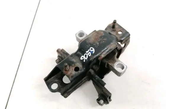 Volkswagen Polo IV 9N3 Engine mount bracket