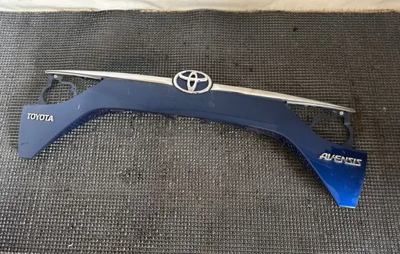 Toyota Avensis T270 Tailgate trim 7681105140 8T5
