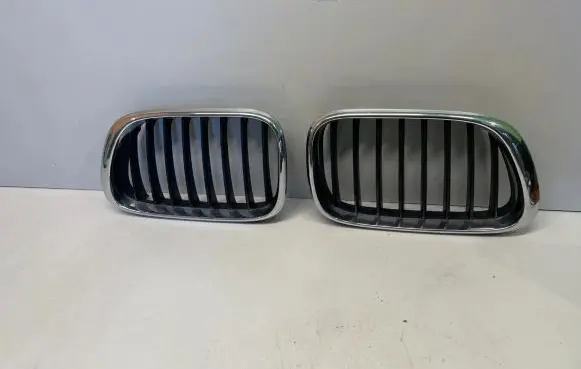 BMW X5 E53 Front grill 51138247674 8247674 51138247673