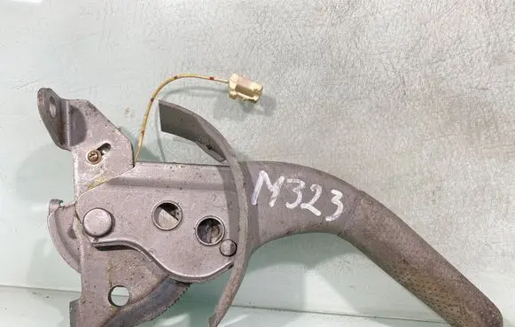 Handbrake/parking brake lever assembly