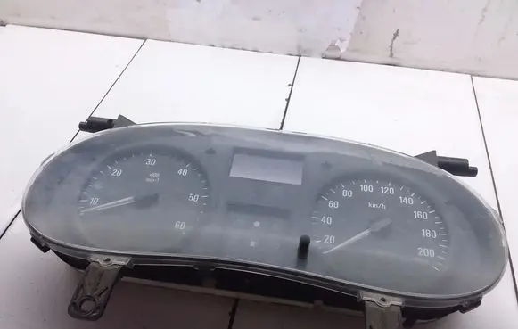 Opel Vivaro Speedometer (instrument cluster) 281129646 P8200390135