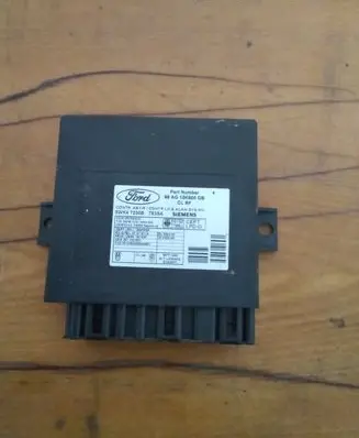 Ford Focus Comfort/convenience module 98AG15K600DB