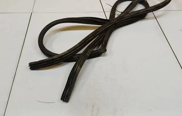Chevrolet Captiva Rubber seal front coupe door 