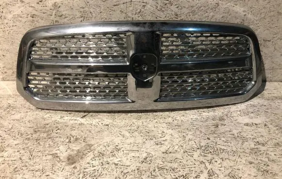 Ram 1500 Front bumper upper radiator grill