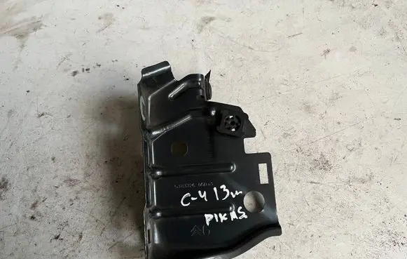 Citroen C4 Grand Picasso Fender mounting bracket 538332C