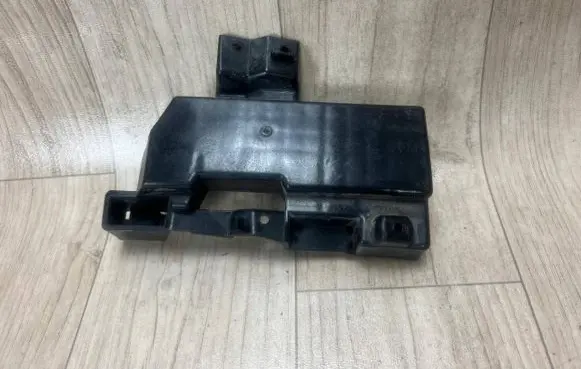 Porsche Macan (95B) Bumper support mounting bracket corner 95B807275