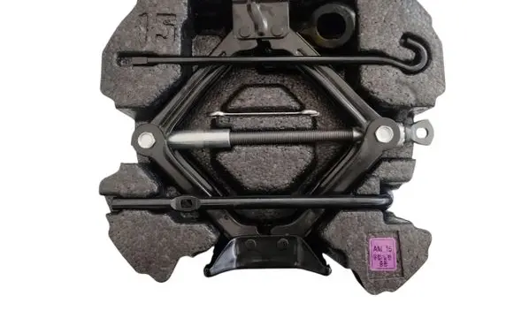 KIA Soul Spare wheel mounting bracket 09149-2K100