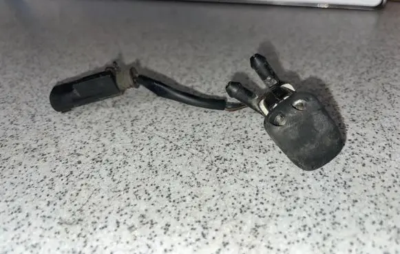 Windshield washer spray nozzle