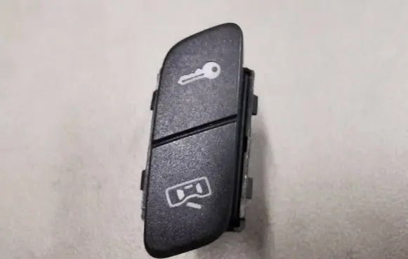 Volkswagen Polo IV 9N3 Central locking switch button 6Q1962125