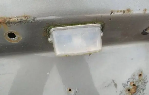 Peugeot 407 Number plate light
