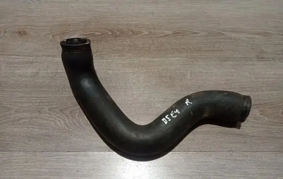 Volvo V70 Engine coolant pipe/hose