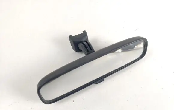 Mitsubishi Pajero Rear view mirror (interior) E4012197