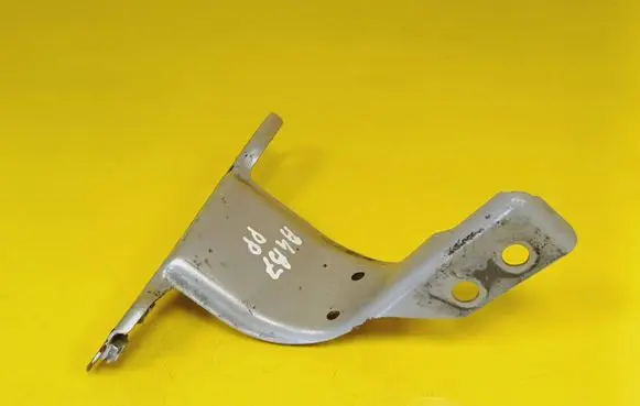 Audi A4 S4 B7 8E 8H Fender mounting bracket 8E082136A