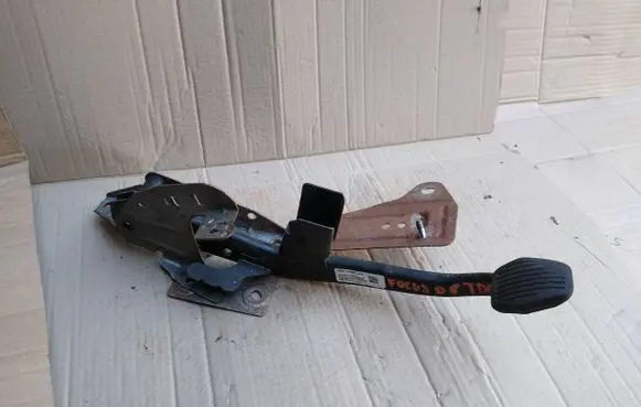 Ford Focus Clutch pedal 4M51-2467-AR