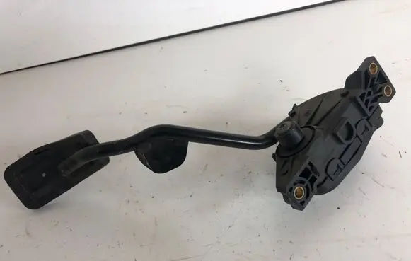 Volkswagen PASSAT B5.5 Accelerator throttle pedal 8D2721523E