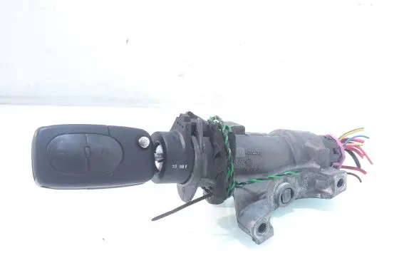 Volkswagen PASSAT B5 Ignition lock 4B0905851