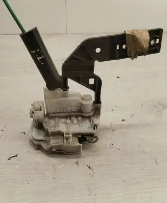 Alfa Romeo 159 Front door lock (next to the handle) 