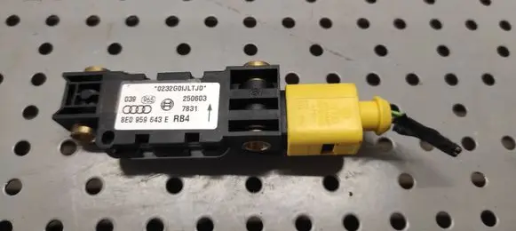 Audi A6 S6 C5 4B Airbag deployment crash/impact sensor 8E0959643E 250603