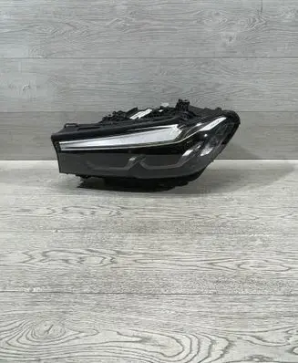 BMW 5 G30 G31 G38 Headlight/headlamp 5A388C5 9879639