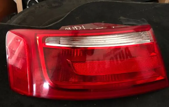Audi A5 8T 8F Tailgate rear/tail lights 8T0945095 AU484