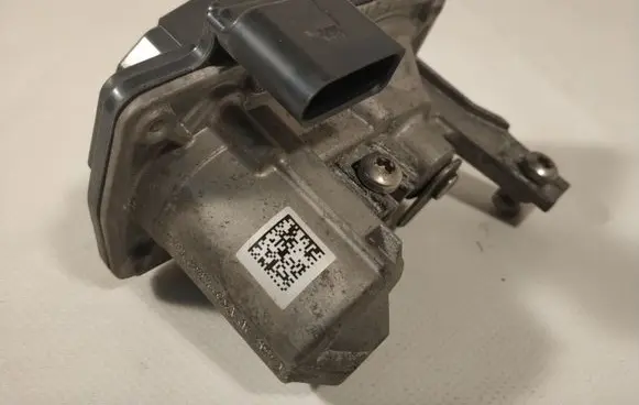 Skoda Superb B8 (3V) Intake manifold valve actuator/motor 5Q0253691K 5Q0253692A