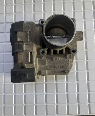 Volkswagen Golf V Throttle valve 03C133062