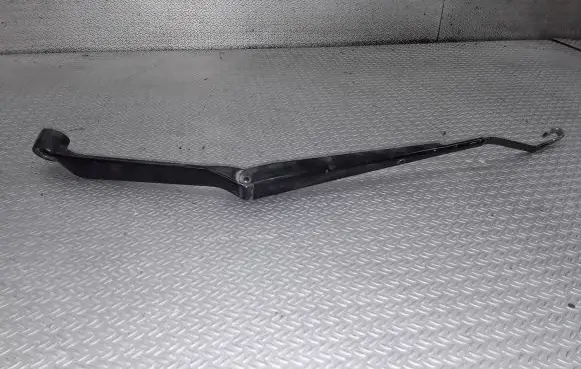 Toyota RAV 4 (XA20) Front wiper blade arm
