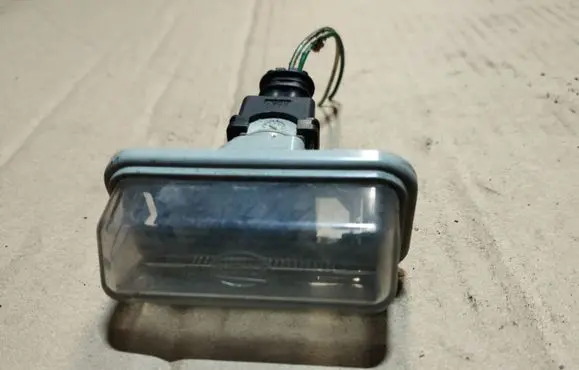Toyota Avensis T250 Number plate light E6001473
