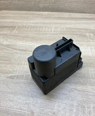 Mercedes-Benz C W202 Central locking vacuum pump 2028000048 0132006331