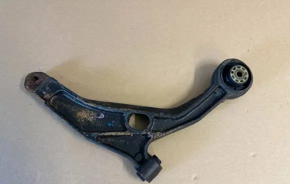 Fiat Freemont Front lower control arm/wishbone 04766424