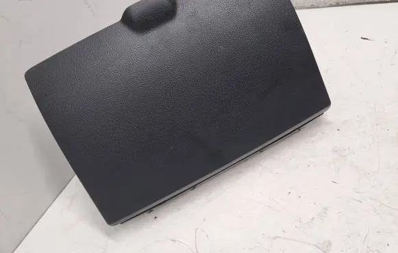 Nissan X-Trail T30 Glove box