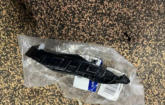 Hyundai Santa Fe Front bumper mounting bracket 865162B000