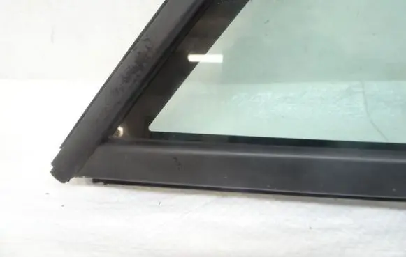 Peugeot Partner III Front door vent window glass four-door 9818042180