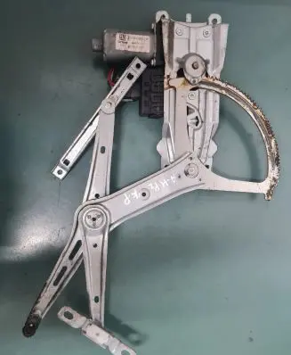 Opel Astra H Front door electric window regulator 13101480