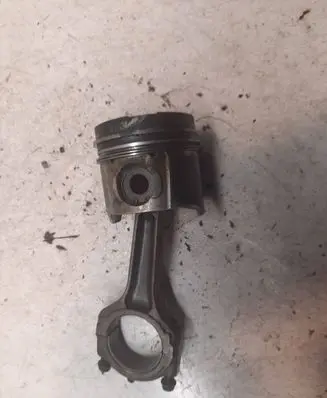 Renault Scenic I Piston with connecting rod