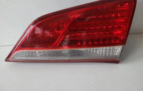 Hyundai i40 Tailgate rear/tail lights 924043Z300