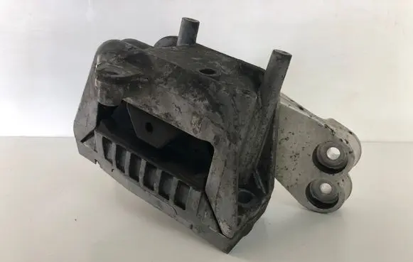 Volkswagen Jetta V Engine mount bracket 1K0199262