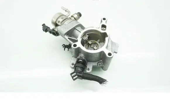Audi Q3 F3 Vacuum pump 06Q127025R