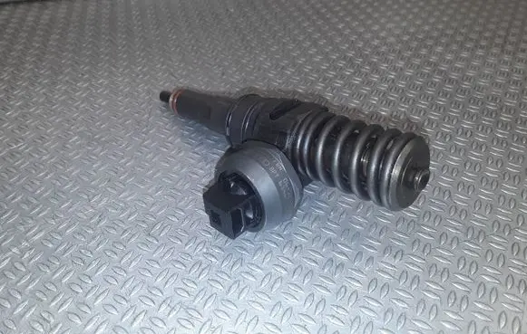 Volkswagen Polo IV 9N3 Fuel injector 038130073BN 0414720313