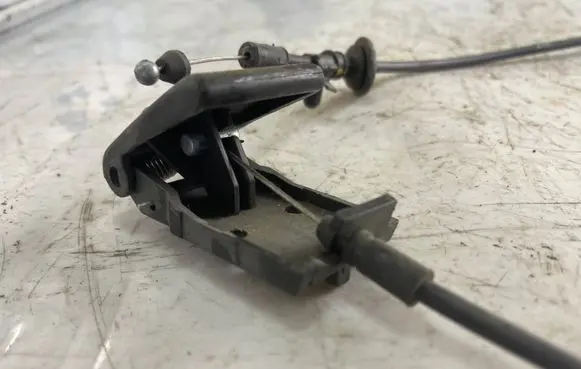 Engine bonnet (hood) release handle