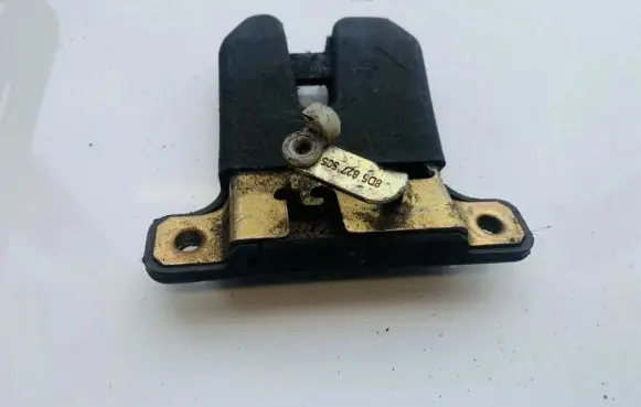 Audi A4 S4 B5 8D Tailgate/trunk/boot lock/catch/latch 8d5827505