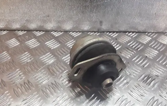Citroen C8 Engine mount bracket