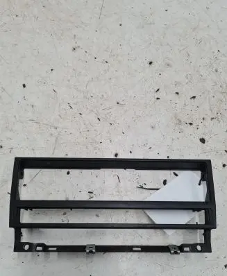 BMW 5 E39 Radio/GPS head unit trim 8247302