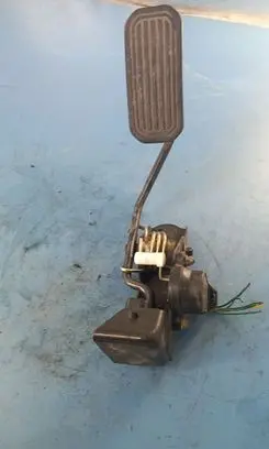 Toyota Previa (XR30, XR40) II Accelerator pedal position sensor 