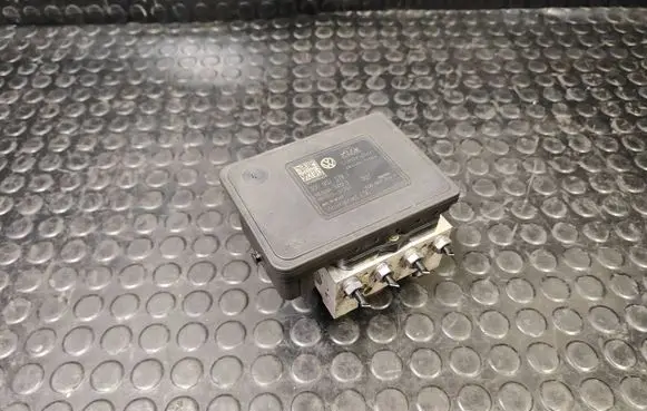 Skoda Octavia Mk3 (5E) ABS Pump 3Q0907379T 3q0614517T