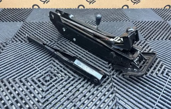 Porsche Cayenne (92A) Lift Jack 7P0011031A