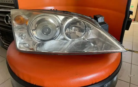 Ford Mondeo Mk III Headlight/headlamp 0301174272 1S7113005CK