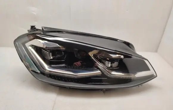 Volkswagen Golf VII Headlight/headlamp