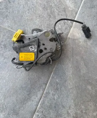 BMW 3 G20 G21 Engine bonnet/hood lock/catch 7468349